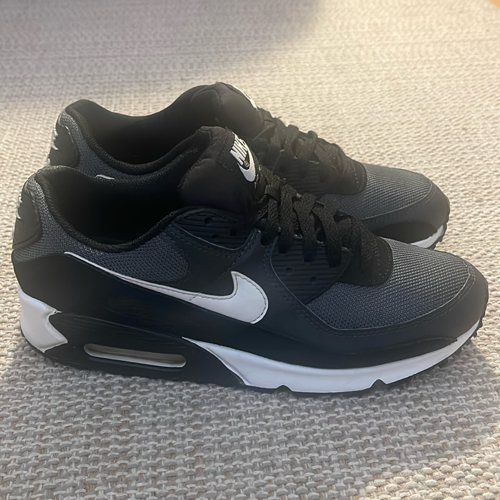Mens Nike Air Max 90 size 9.5 Black/White
